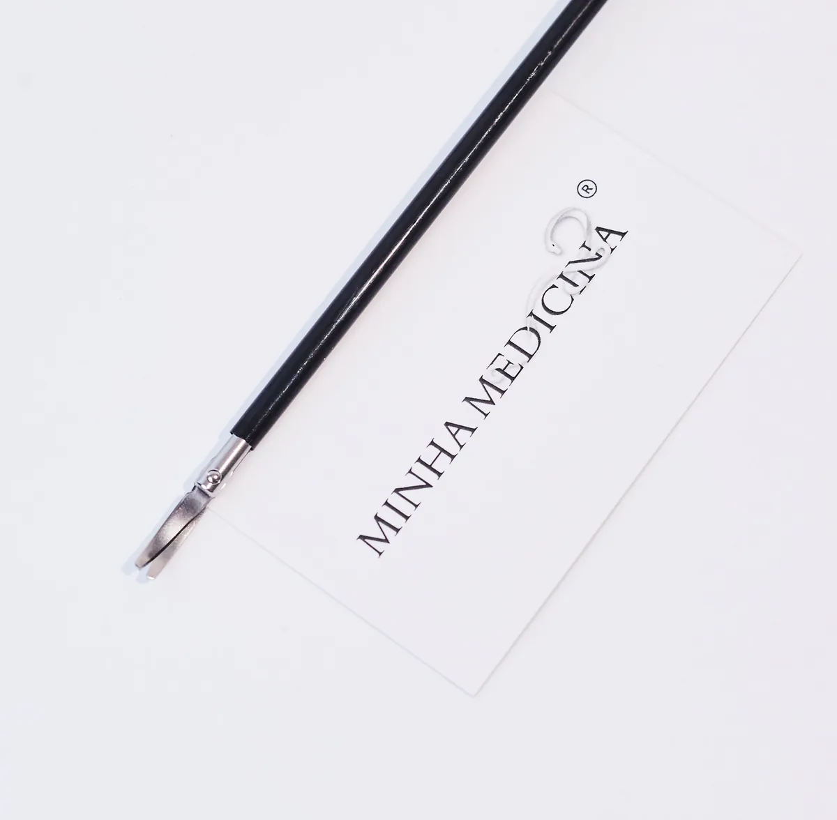 Tesoura Metzenbaum Curva 5mm — Tesoura Metzenbaum — haste com identificação Minha Medicina